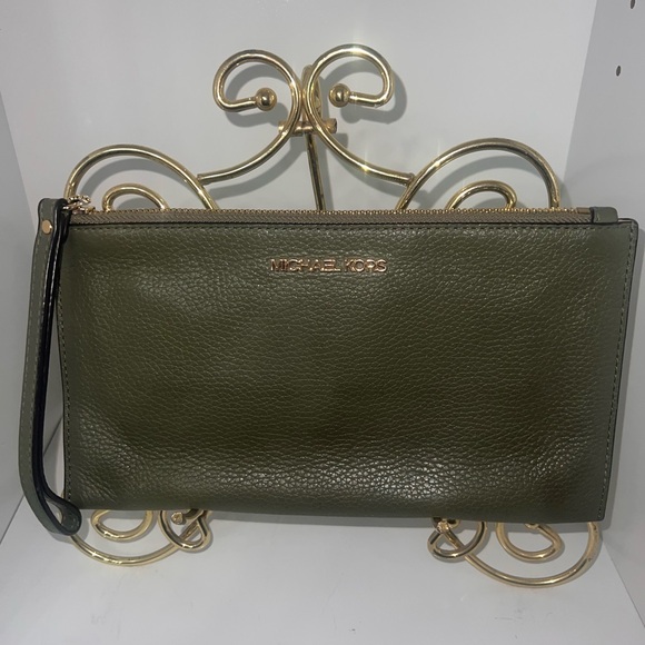 Michael Kors Clutch - Picture 4 of 8